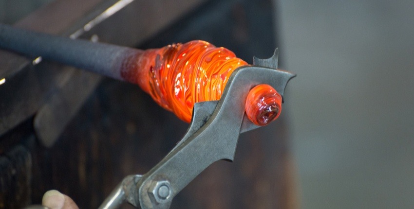 glass-blowing-uses-carbon-graphite-metal-tongs